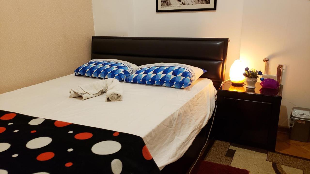 Taj Hostel Tbilisi Buitenkant foto