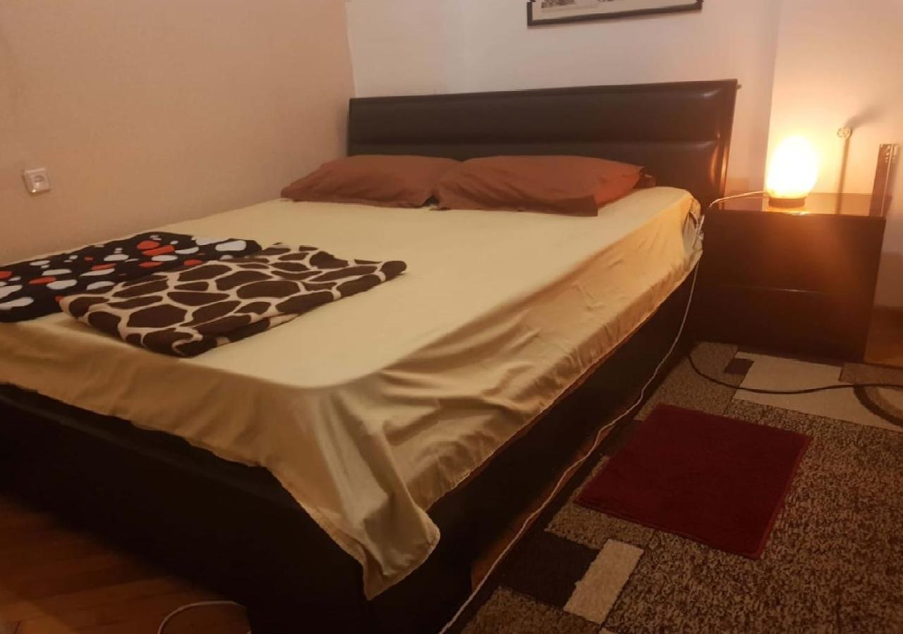 Taj Hostel Tbilisi Buitenkant foto