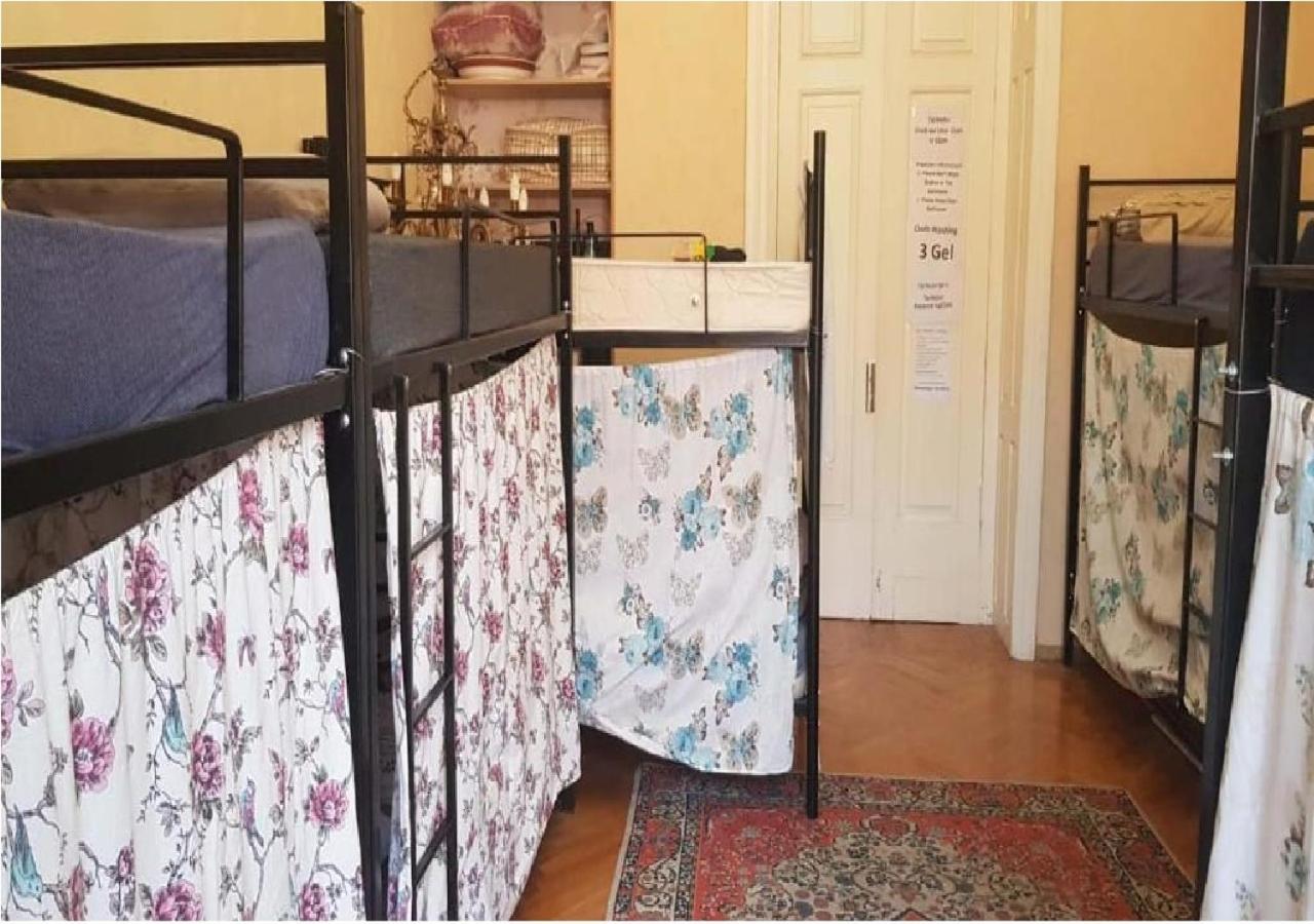 Taj Hostel Tbilisi Buitenkant foto