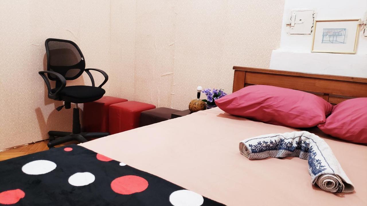 Taj Hostel Tbilisi Buitenkant foto